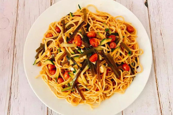 涼面煮出來黏糊糊怎么辦 涼面怎么煮才不會粘 涼面煮出來黏糊糊怎么辦 涼面怎么煮才不會粘