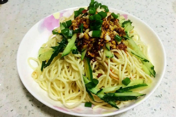 涼面煮出來黏糊糊怎么辦 涼面怎么煮才不會粘 涼面煮出來黏糊糊怎么辦 涼面怎么煮才不會粘