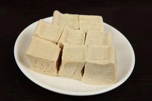 凍豆腐有營養(yǎng)嗎 凍豆腐有點酸正常嗎 凍豆腐有營養(yǎng)嗎 凍豆腐有點酸正常嗎