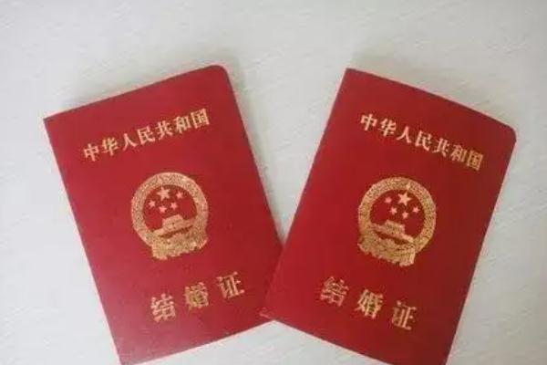 結婚證照片是自帶還是現(xiàn)場拍 結婚證照片有什么要求嗎 結婚證照片是自帶還是現(xiàn)場拍 結婚證照片有什么要求嗎