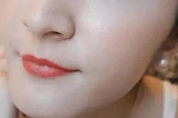 皮膚出油對身體有害嗎 皮膚出油對皮膚好嗎 皮膚出油對身體有害嗎 皮膚出油對皮膚好嗎