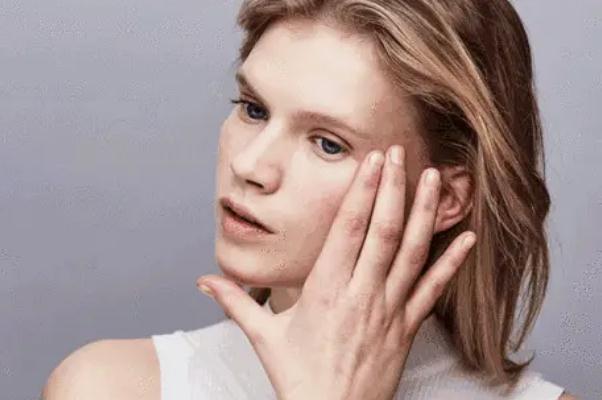 皮膚出油可以用吸油紙嗎 皮膚出油可以用紙擦掉嗎 皮膚出油可以用吸油紙嗎 皮膚出油可以用紙擦掉嗎