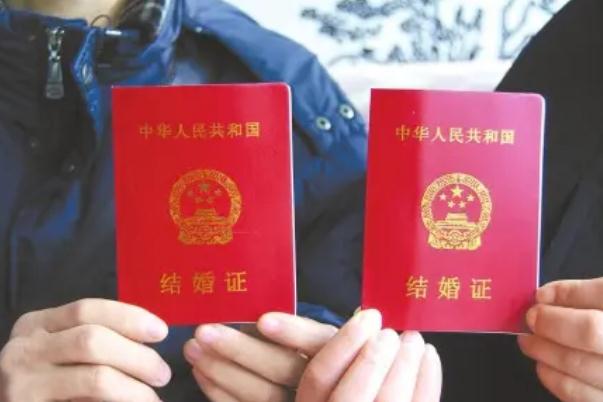 結(jié)婚證照片對(duì)頭發(fā)顏色有要求嗎 結(jié)婚證照片對(duì)妝容的要求 結(jié)婚證照片對(duì)頭發(fā)顏色有要求嗎 結(jié)婚證照片對(duì)妝容的要求