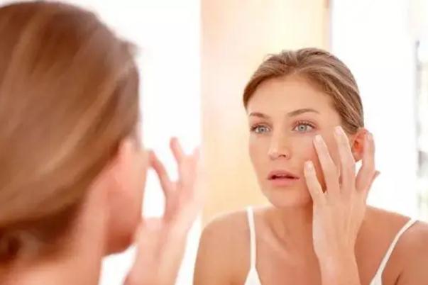 皮膚出油可以用吸油紙嗎 皮膚出油可以用紙擦掉嗎 皮膚出油可以用吸油紙嗎 皮膚出油可以用紙擦掉嗎