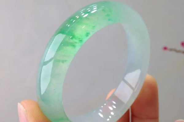 貴妃鐲是什么意思 貴妃鐲適合什么人戴