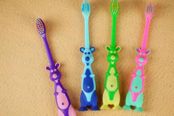 兒童牙刷是u型的好還是電動(dòng)的好 兒童牙刷哪種好 兒童牙刷是u型的好還是電動(dòng)的好 兒童牙刷哪種好