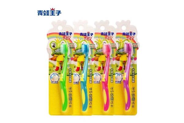 兒童牙刷對牙齒好嗎 適合嬰幼兒使用的牙刷應(yīng)是什么 兒童牙刷對牙齒好嗎 適合嬰幼兒使用的牙刷應(yīng)是什么
