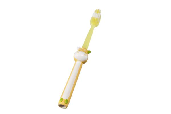 兒童牙刷可以用開水消毒嗎 兒童牙刷可以大人用嗎 兒童牙刷可以用開水消毒嗎 兒童牙刷可以大人用嗎