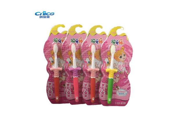 兒童牙刷有什么不同 兒童牙刷是幾歲到幾歲 兒童牙刷有什么不同 兒童牙刷是幾歲到幾歲