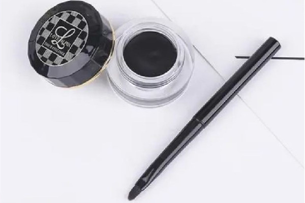 眼線(xiàn)膏不防水怎么處理 眼線(xiàn)膏的優(yōu)缺點(diǎn)
