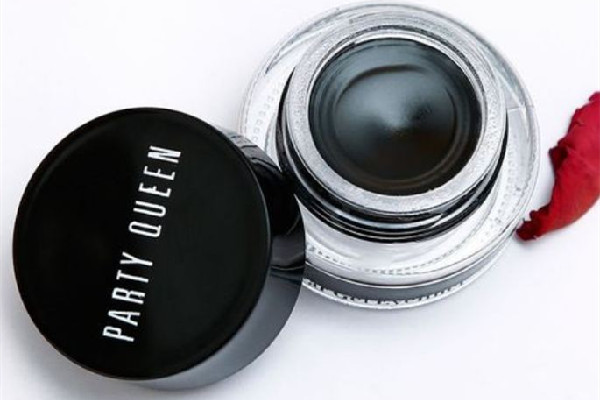 眼線膏和眼線膠筆哪個(gè)好用 眼線膏會(huì)暈染嗎 眼線膏和眼線膠筆哪個(gè)好用 眼線膏會(huì)暈染嗎