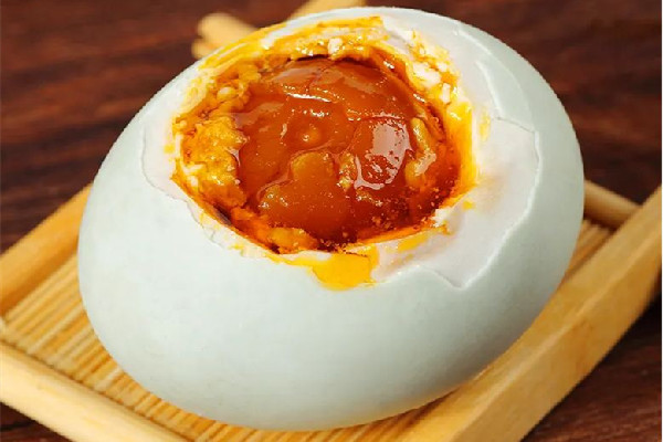 咸鴨蛋怎么腌制才出油好吃 咸鴨蛋出油的訣竅 咸鴨蛋怎么腌制才出油好吃 咸鴨蛋出油的訣竅