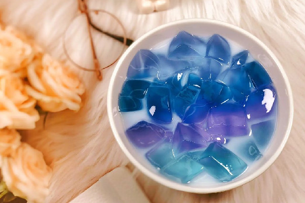 冰粉的紅糖水怎么熬 冰粉紅糖水的熬制比例 冰粉的紅糖水怎么熬 冰粉紅糖水的熬制比例