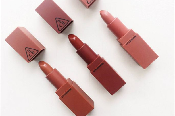 3ce口紅適合夏天的顏色 3ce口紅會不會很干 3ce口紅適合夏天的顏色 3ce口紅會不會很干