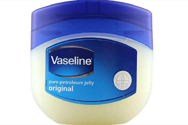 凡士林對痘痘有害嗎 凡士林會堵塞毛孔嗎 凡士林對痘痘有害嗎 凡士林會堵塞毛孔嗎