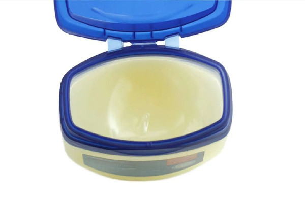 凡士林會(huì)越用越黑嗎 凡士林對(duì)皮膚有傷害嗎 凡士林會(huì)越用越黑嗎 凡士林對(duì)皮膚有傷害嗎