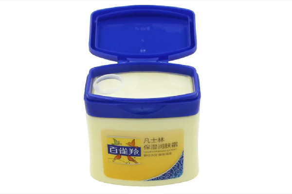 凡士林對痘痘有害嗎 凡士林會堵塞毛孔嗎 凡士林對痘痘有害嗎 凡士林會堵塞毛孔嗎