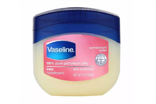 凡士林會(huì)越用越黑嗎 凡士林對(duì)皮膚有傷害嗎 凡士林會(huì)越用越黑嗎 凡士林對(duì)皮膚有傷害嗎