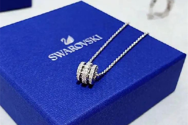 施華洛世奇是哪國的品牌 施華洛世奇屬于什么檔次 施華洛世奇是哪國的品牌 施華洛世奇屬于什么檔次