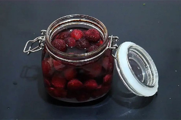 楊梅酒要熟透的泡還是沒(méi)熟透的泡 楊梅酒用什么楊梅好 楊梅酒要熟透的泡還是沒(méi)熟透的泡 楊梅酒用什么楊梅好