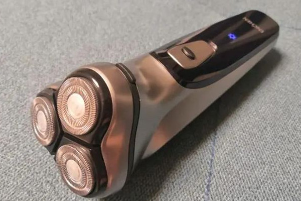 剃須刀是電動(dòng)的好還是手動(dòng)的好 剃須刀買回來要充電嗎 剃須刀是電動(dòng)的好還是手動(dòng)的好 剃須刀買回來要充電嗎