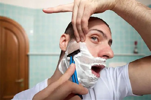 刮胡子要順著刮還是逆著刮 刮胡子刮不干凈怎么辦 刮胡子要順著刮還是逆著刮 刮胡子刮不干凈怎么辦