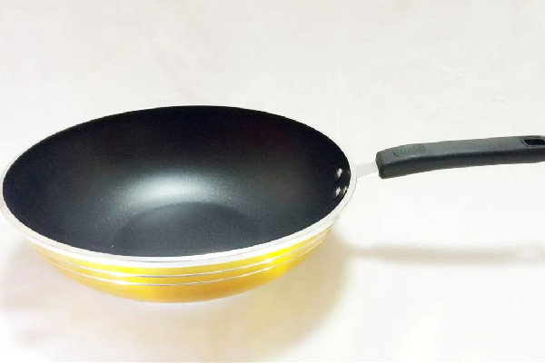 不粘鍋怎么清理里面黑的油漬 不粘鍋清洗可以用鋼絲球嗎 不粘鍋怎么清理里面黑的油漬 不粘鍋清洗可以用鋼絲球嗎