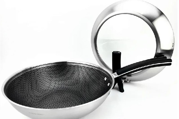 不粘鍋怎么清理里面黑的油漬 不粘鍋清洗可以用鋼絲球嗎 不粘鍋怎么清理里面黑的油漬 不粘鍋清洗可以用鋼絲球嗎