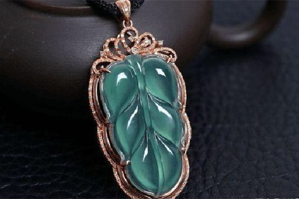 翡翠吊墜有收藏價(jià)值嗎 翡翠吊墜怎么選才是最好的 翡翠吊墜有收藏價(jià)值嗎 翡翠吊墜怎么選才是最好的