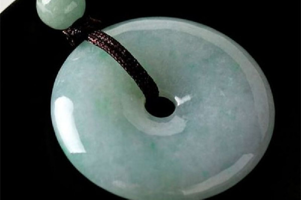 翡翠吊墜要不要開(kāi)光 翡翠吊墜開(kāi)光方法 翡翠吊墜要不要開(kāi)光 翡翠吊墜開(kāi)光方法
