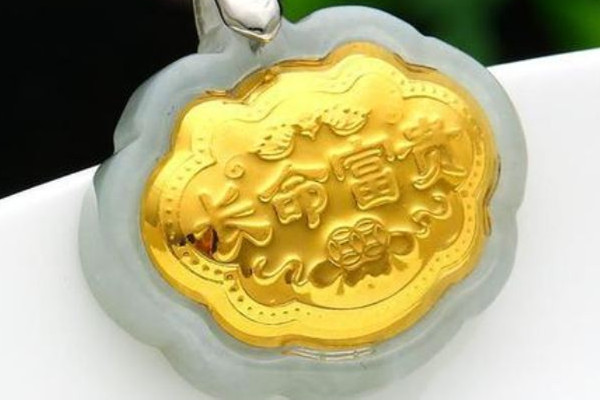 翡翠吊墜買種還是買色 翡翠吊墜有紋裂正常嗎