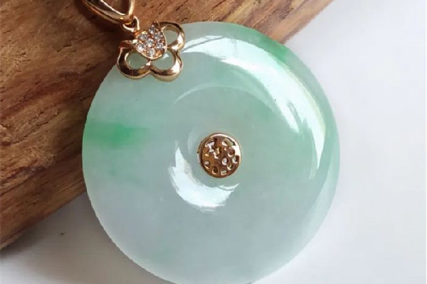 翡翠吊墜要不要開光 翡翠吊墜開光方法 翡翠吊墜要不要開光 翡翠吊墜開光方法