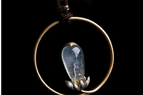 翡翠吊墜買種還是買色 翡翠吊墜有紋裂正常嗎 翡翠吊墜買種還是買色 翡翠吊墜有紋裂正常嗎