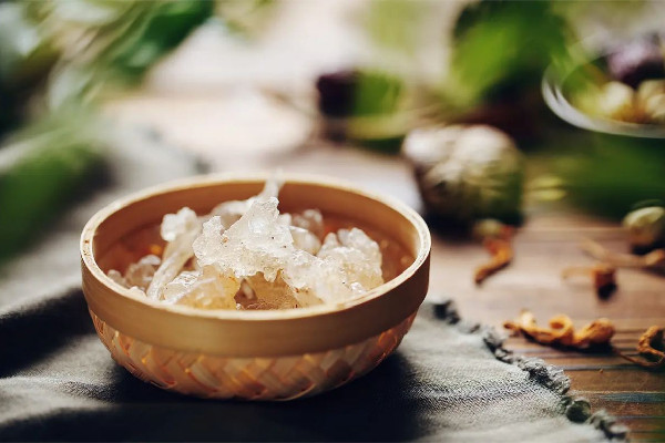 雪燕吃起來有酸味正常嗎 雪燕是什么味道 雪燕吃起來有酸味正常嗎 雪燕是什么味道