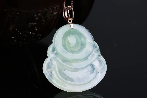 翡翠吊墜買回來可以直接帶嗎 翡翠吊墜買回來要泡水嗎 翡翠吊墜買回來可以直接帶嗎 翡翠吊墜買回來要泡水嗎