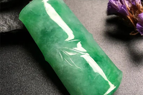 翡翠吊墜買回來可以直接帶嗎 翡翠吊墜買回來要泡水嗎 翡翠吊墜買回來可以直接帶嗎 翡翠吊墜買回來要泡水嗎