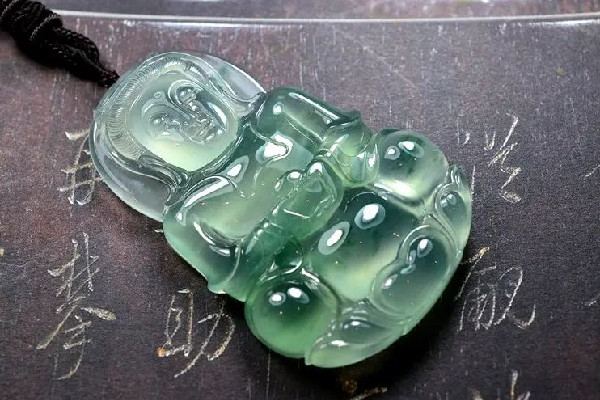 翡翠吊墜會變色嗎 翡翠吊墜怎么保養(yǎng) 翡翠吊墜會變色嗎 翡翠吊墜怎么保養(yǎng)