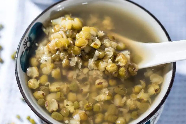 綠豆湯水和綠豆的比例 綠豆湯水放少了能加水嗎 綠豆湯水和綠豆的比例 綠豆湯水放少了能加水嗎