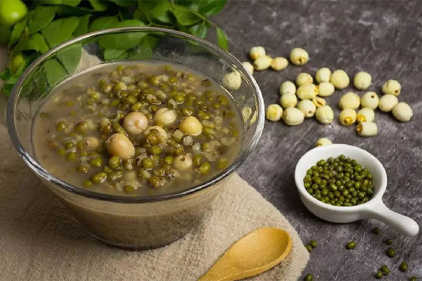 綠豆湯為什么變成紅色 綠豆湯變紅還能解暑嗎 綠豆湯為什么變成紅色 綠豆湯變紅還能解暑嗎