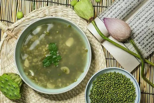 綠豆湯可以冰鎮(zhèn)喝嗎 綠豆湯冰鎮(zhèn)喝好還是熱著喝好 綠豆湯可以冰鎮(zhèn)喝嗎 綠豆湯冰鎮(zhèn)喝好還是熱著喝好