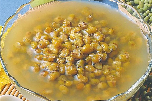 綠豆湯怎么煮出沙沙的感覺 綠豆湯和綠豆沙有什么區(qū)別 綠豆湯怎么煮出沙沙的感覺 綠豆湯和綠豆沙有什么區(qū)別
