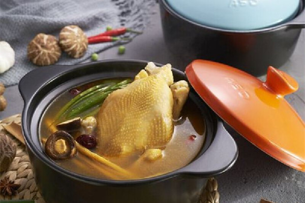 砂鍋煲湯一般要煲?guī)讉€小時 砂鍋煲湯可以加水嗎 砂鍋煲湯一般要煲?guī)讉€小時 砂鍋煲湯可以加水嗎