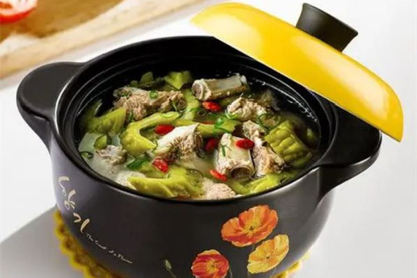 砂鍋煲湯水越來越少怎么辦 砂鍋煲湯要蓋蓋子嗎 砂鍋煲湯水越來越少怎么辦 砂鍋煲湯要蓋蓋子嗎