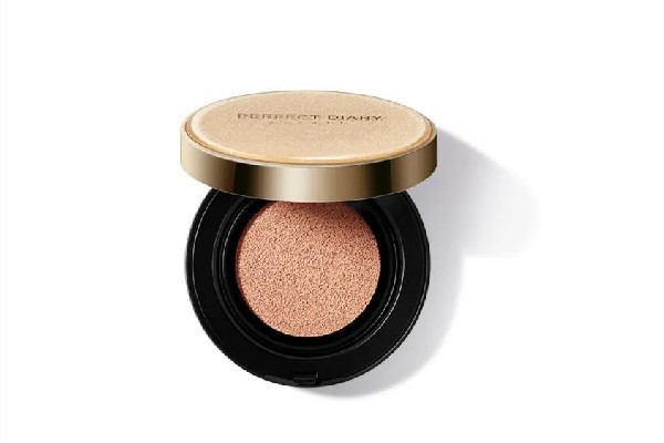 完美日記粉底液有酒精嗎 完美日記粉底液會(huì)燜痘嗎 完美日記粉底液有酒精嗎 完美日記粉底液會(huì)燜痘嗎