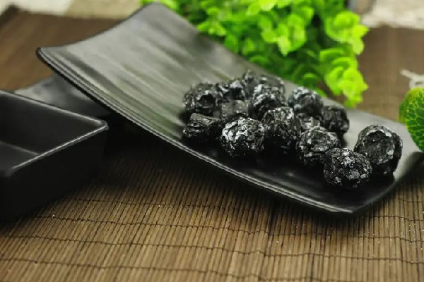 烏梅要用鹽水洗嗎 烏梅怎么洗才能干凈 烏梅要用鹽水洗嗎 烏梅怎么洗才能干凈