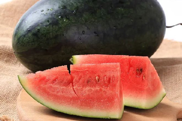 黑美人西瓜怎么挑選 黑美人西瓜很硬怎么回事 黑美人西瓜怎么挑選 黑美人西瓜很硬怎么回事