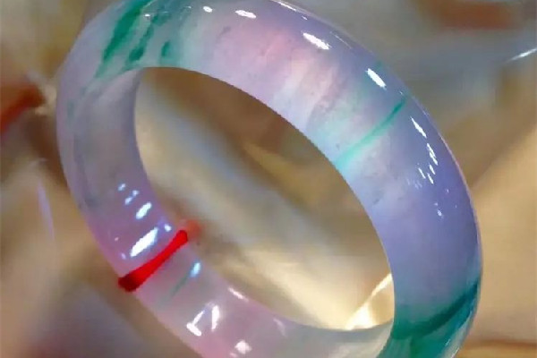 紫羅蘭手鐲可以放在水里養(yǎng)色嗎 紫羅蘭手鐲要怎么保養(yǎng) 紫羅蘭手鐲可以放在水里養(yǎng)色嗎 紫羅蘭手鐲要怎么保養(yǎng)