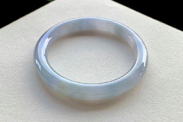 紫羅蘭手鐲和翡翠手鐲哪個(gè)好 紫羅蘭手鐲屬于什么檔次 紫羅蘭手鐲和翡翠手鐲哪個(gè)好 紫羅蘭手鐲屬于什么檔次