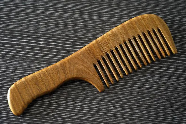 木梳子彎了怎么變直 木梳子為什么會(huì)變彎 木梳子彎了怎么變直 木梳子為什么會(huì)變彎