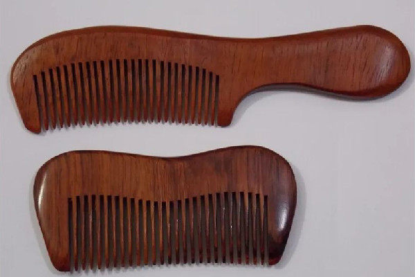 木梳子用久了有味怎么辦 木梳子為什么會(huì)發(fā)臭 木梳子用久了有味怎么辦 木梳子為什么會(huì)發(fā)臭